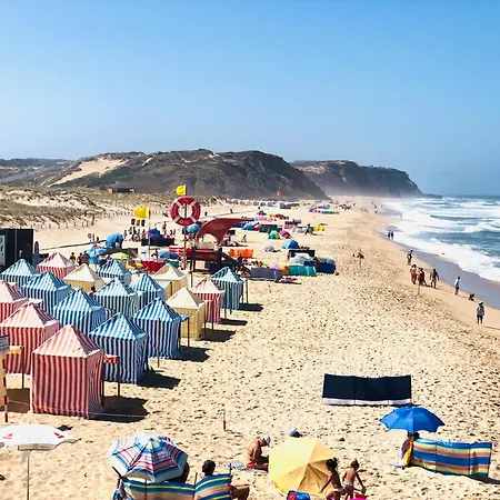 Zeca Holidays -atalaia Fall Mezanine Com Ar Cond بيت للعطل *